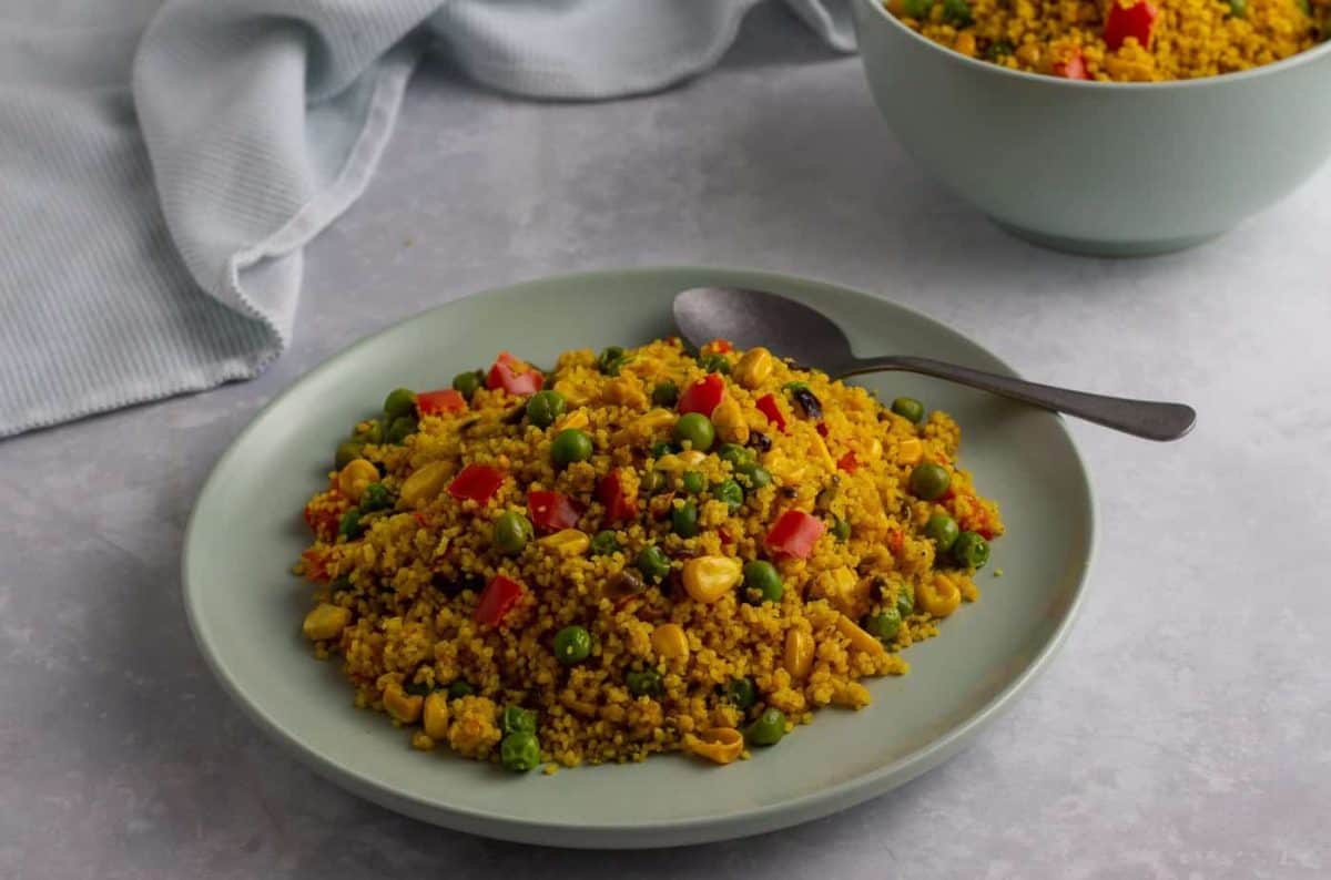 Curried couscous with colourful vegetables
