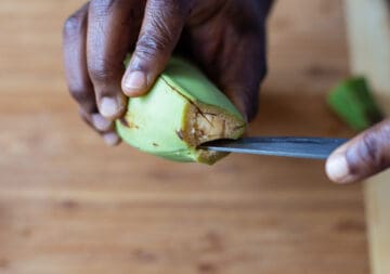 How to remove the skin from unripe plantain