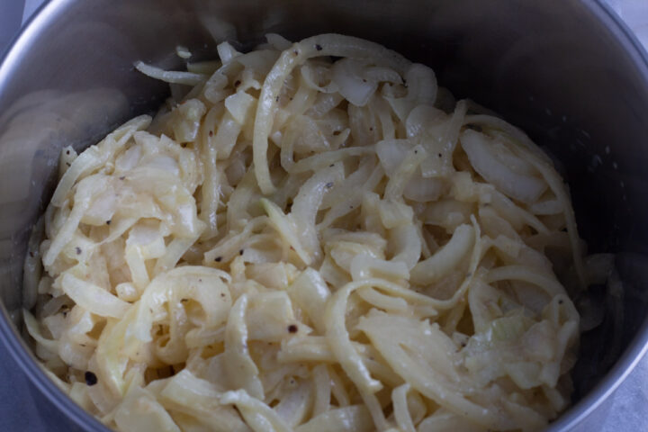 Onions for yassa chicken recipe